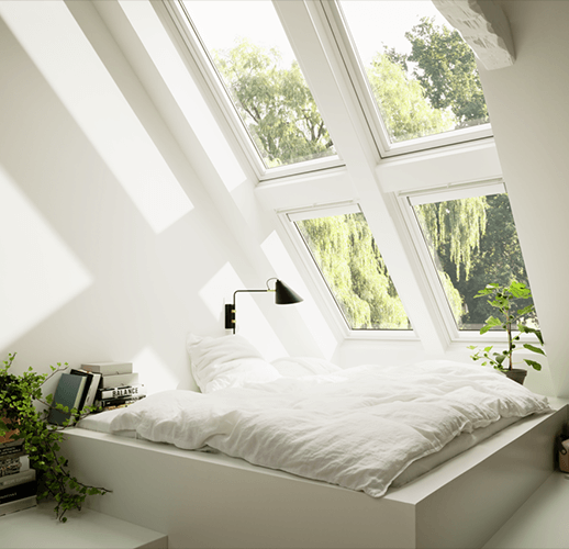 Łóżko pod oknem